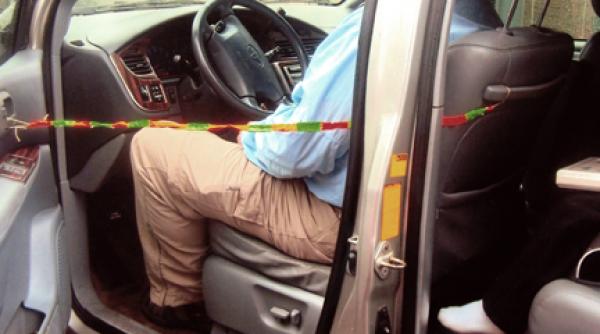 un copil a inventat un sistem pentru ca adultii sa nu mai uite copiii in masina