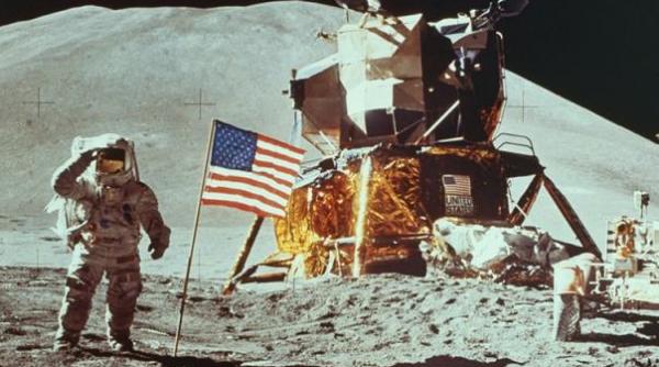 video film uluitor cu neil armstrong primul om care a pa it pe luna intr un zbor de infarct in care era sa i piarda via a