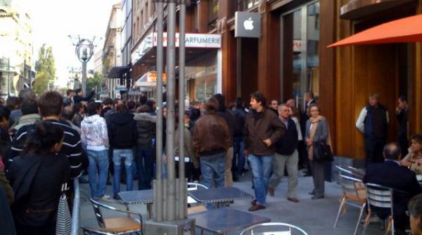 un cetatean roman a furat telefonul unei cliente intr un magazin dar l a uitat pe al sau