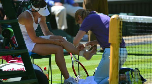 wimbledon simona halep ingrijiri medicale dupa o entorsa a gleznei piciorului drept