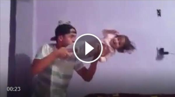 viralul saptamanii fetita mitraliera video