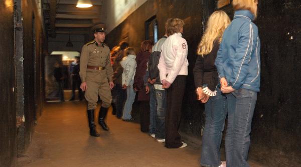 vacan a intr o inchisoare kgb emo ii tari insulte i bataie pe banii tai