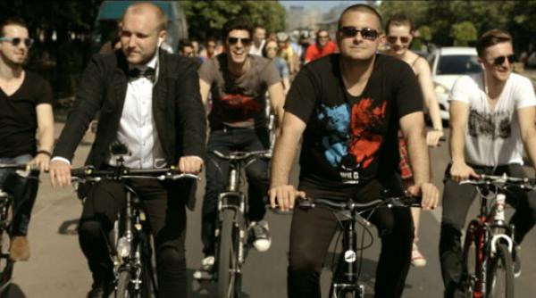 grimus arunca in aer casa poporului