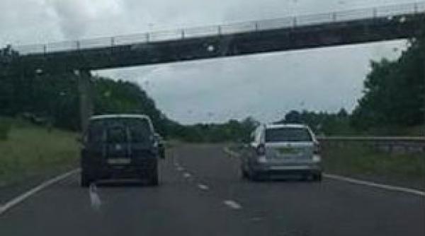 soferii au tras pe dreapta si au inceput sa rada jenati la cer ce i a facut sa chicoteasca