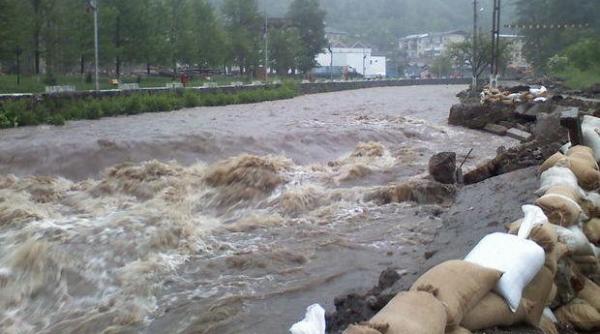 isu au intervenit in 41 de situatii pentru inlaturarea efectelor inundatiilor