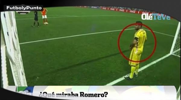 viral pe internet ce scoate portarul sergio romero din pantaloni in timpul penalty urilor din semifinala argentina olanda video