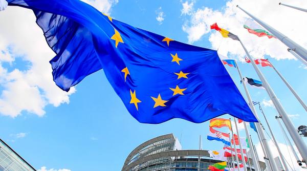 patru noi comisari ii inlocuiesc pe cei care au devenit deputati europeni