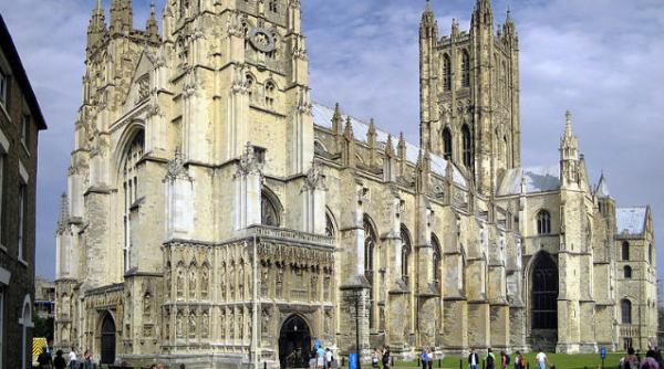 biserica anglicana a votat in favoarea hirotonisirii femeilor ca episcopi