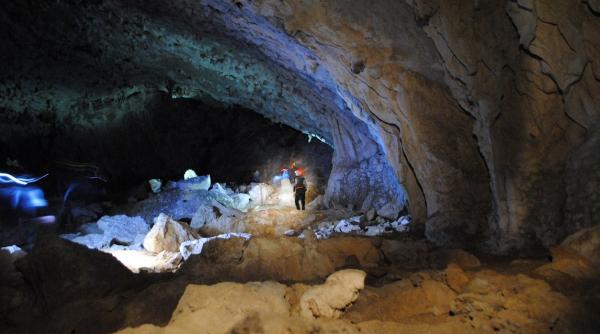 sanctuarul mirific al apusenilor pestera lui zamolxes si dracula