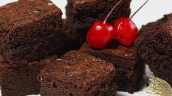 4 re ete pe zi tocani a de carne tocata somon cu sos meunier supa de busuioc negresa cu gem