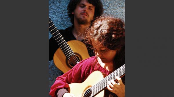 doua chitari sa le tot asculti