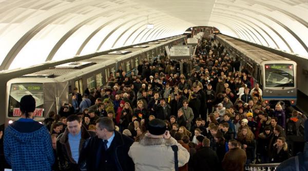 grav incident la metroul din moscova trei morti si 50 de raniti dupa ce n tren a franat brusc