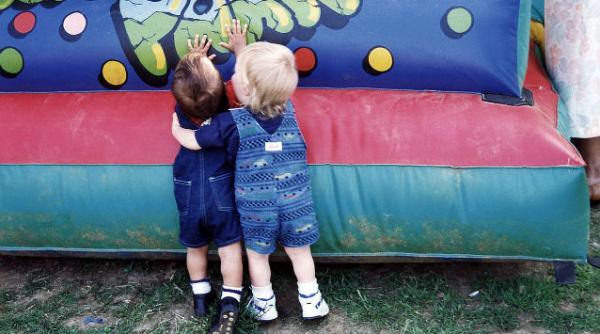 prietenii nostri apropiati ne ar putea fi de fapt rude indepartate studiul care i a uimit pe geneticieni