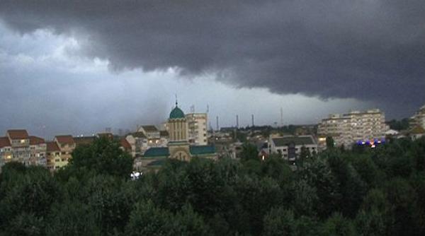 atentionare de vremea rea in urmatoarea ora care sunt zonele afectate