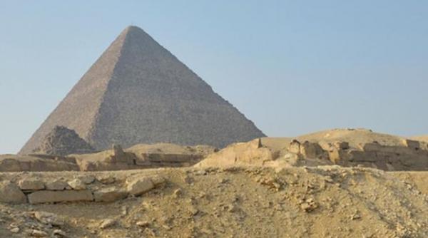 descoperire uluitoare langa piramida de la giza ce au gasit arheologii in timp ce restaurau un mormant antic video