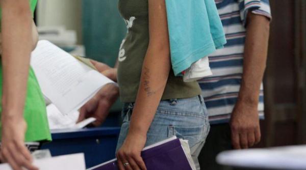 romania contrastelor parintii vor copii cu studii superioare tinerii meserii care sa le aduca urgent bani