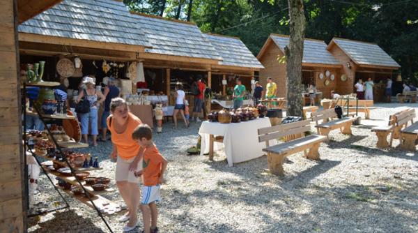 t aves baxtalo scoala de vara de cultura rromanes in muzeul in aer liber