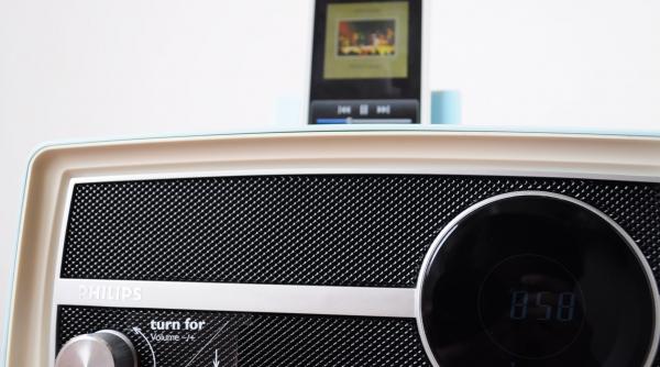 review radio retro cu suport de iphone de la philips