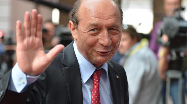 basescu fuge cu arhiva penala din modrogan