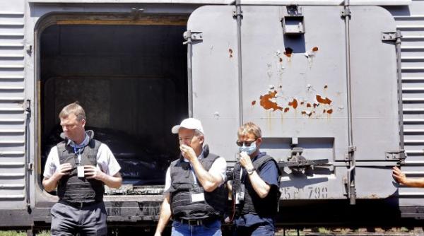 legistii olandezi au examinat trupurile victimelor zborului mh17 intr o gara primele concluzii ale expertilor