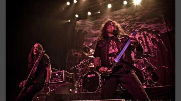 doua trupe canta inainte de testament