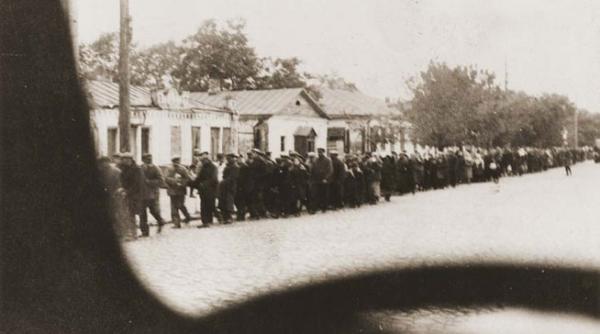 jurnalul unui supravietuitor de la auschwitz 1 familia sa a incercat sa se sinucida in lagarul pentru evrei de la baia mare patimile traite la inceputul holocaustului