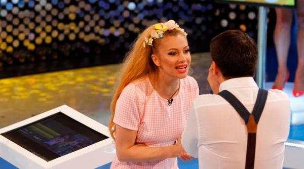 lora a fugit de acasa pentru a si incepe cariera muzicala in bucuresti