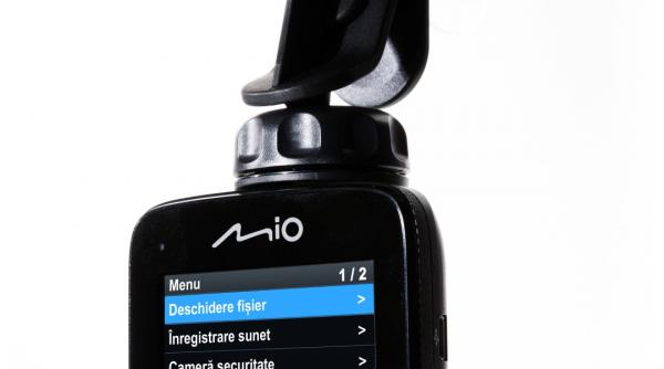 camera auto care porneste odata cu masina receptorul gps e incorporat