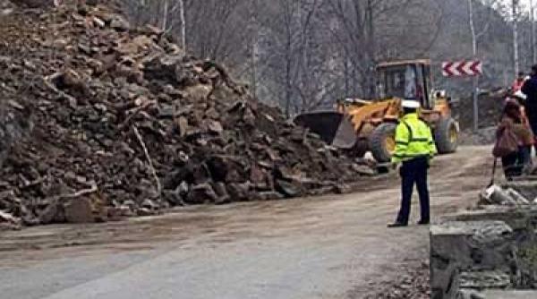 trafic inchis pe dn 1a intre ploiesti si brasov aluviunile scurse de pe versanti masoara un metru inaltime