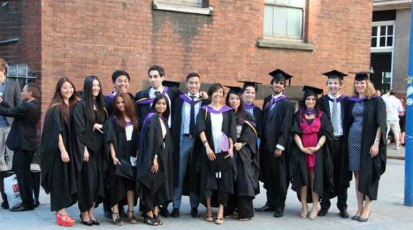 ei vor o scoala ca afara