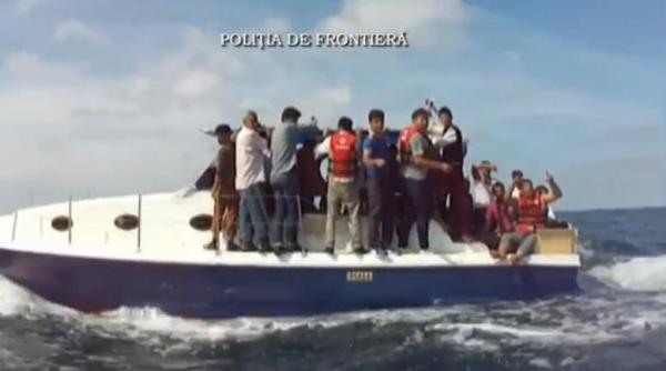 operatiune spectaculoasa in marea neagra 54 de migranti intre care un bebelus recuperati din larg de catre politistii de frontiera