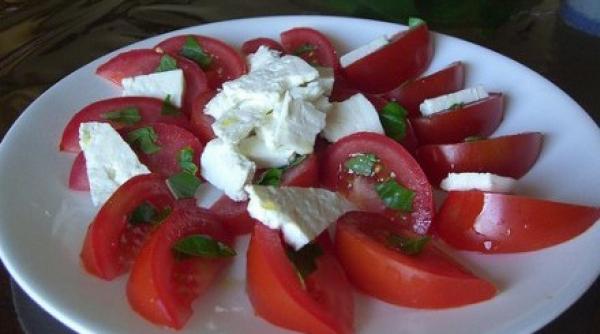 ce se intampla daca mananci rosii cu branza