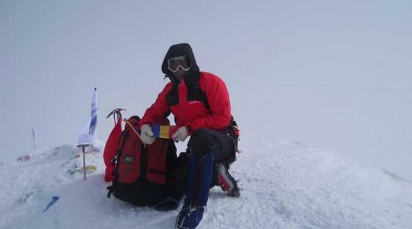 exclusiv primul roman care a ajuns pe everest l a intalnit pe primul pamantean ce a cucerit varful everest