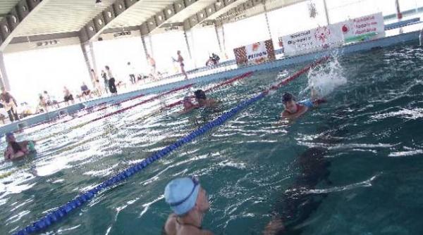 fetita ranita accident la inot accident la bazin fetita accidentata fetita impinsa de coleg bazin de inot sibiu