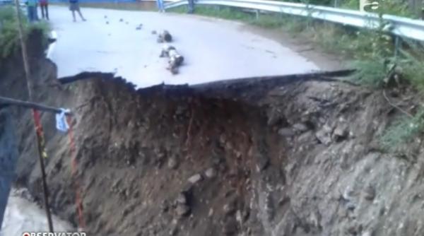 pod rupt de viitura in vrancea peste 2 000 de oameni sunt izolati localnic asa ceva nu am mai vazut