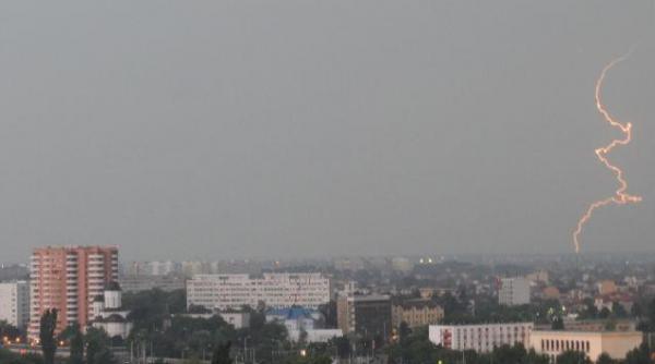 cod galben de ploi torentiale si furtuni in sase jude e pana la ora 15 30 harta zonelor afectate