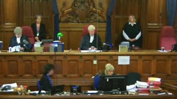 incredibil un judecator britanic adoarme in timpul declaratiei unui martor intr un proces de viol video