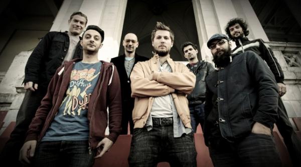 trupa les elephants bizarres sus ine longboardingul printr un concert in club fabrica