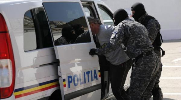 opt persoane prinse in flagrant cu canabis si ecstasy pe litoral