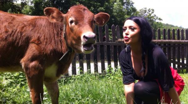 aflata la filmarile de la poftiti pe la noi andreea mantea in tandreturi cu un personaj neasteptat