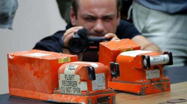 cutiile negre ale zborului mh17 decriptate avionul malaysia airlines a fost lovit de o racheta