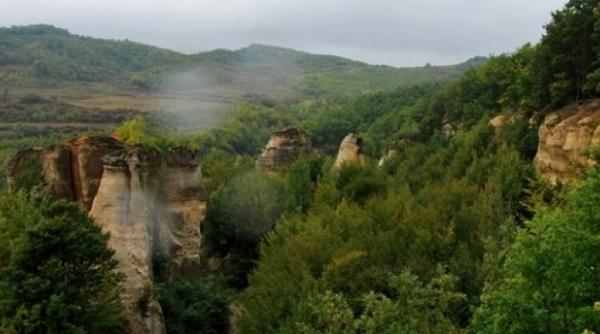 locuri unice in romania padurea de piatra din gradina zmeilor