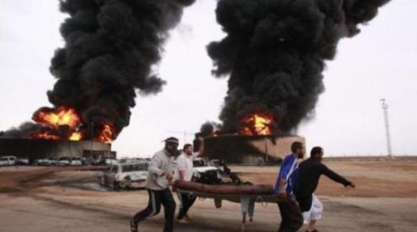 risc de catastrofa in libia un rezervor de carburant a fost lovit de o racheta