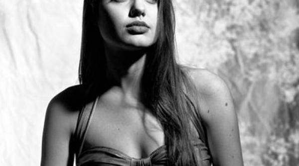 cum i au pierdut vedetele virginitatea ce spune angelina jolie