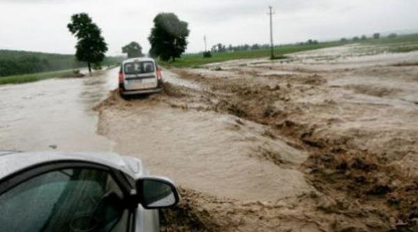cod rosu de inundatii prelungit pana vineri la ora 14 00 sapte judete sunt afectate
