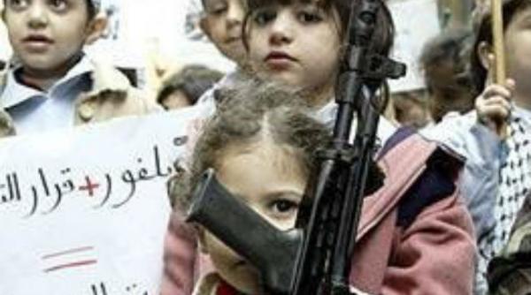 fetita de 10 ani oprita de la un atentat sinucigas copilul purta o centura cu explozibil