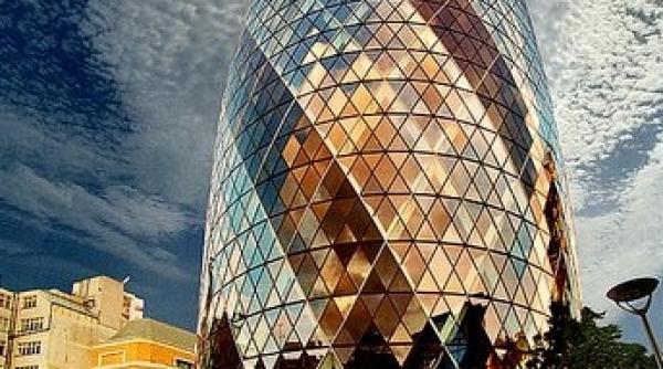 zgarie nori londra cladire de vanzare cladire din sticla cea mai inalta cladire gherkin cornichon
