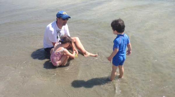 dan negru a facut toata vara naveta intre bucuresti si constanta pentru a fi alaturi de familia sa in vacanta