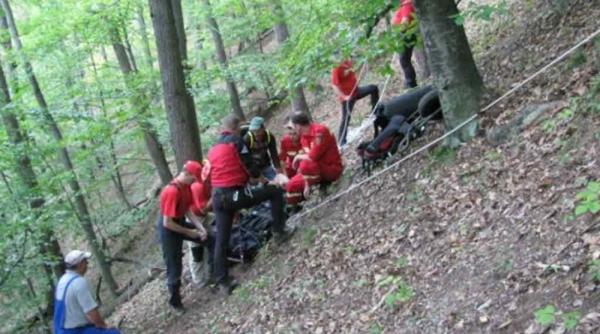 turi ti printre care i un copil bloca i de o furtuna puternica in parang salvamontul inceput interven ia