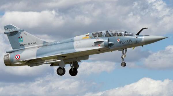 avion de lupta mirage prabusit in franta cei doi piloti au reusit sa se catapulteze in siguranta